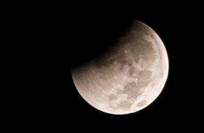 eclipse-12-21-2010-1-52am_01